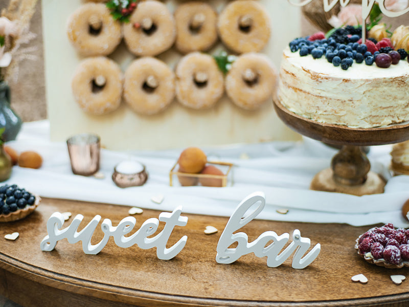 Schriftzug sweet bar aus Holz, weiß