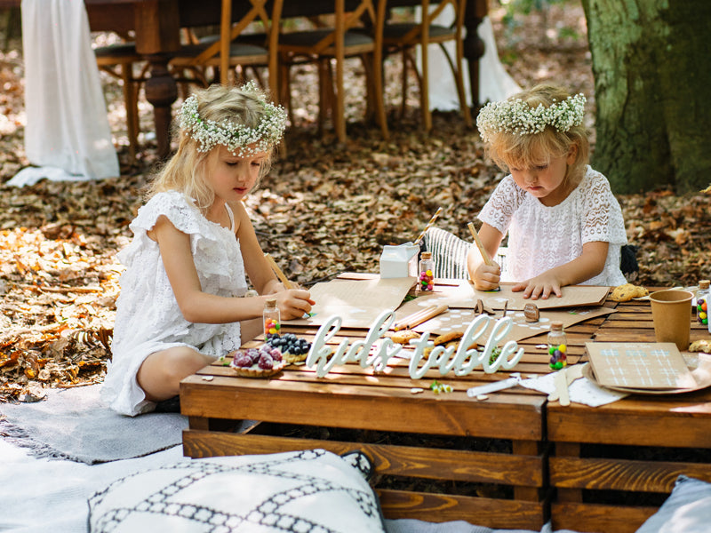 Надпись kids table из дерева, белая