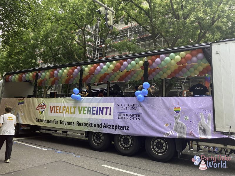 CSD Stuttgart · Antenne 1, FDP, Stuttgarter Zeitung – Ballondekoration von Party Deko World