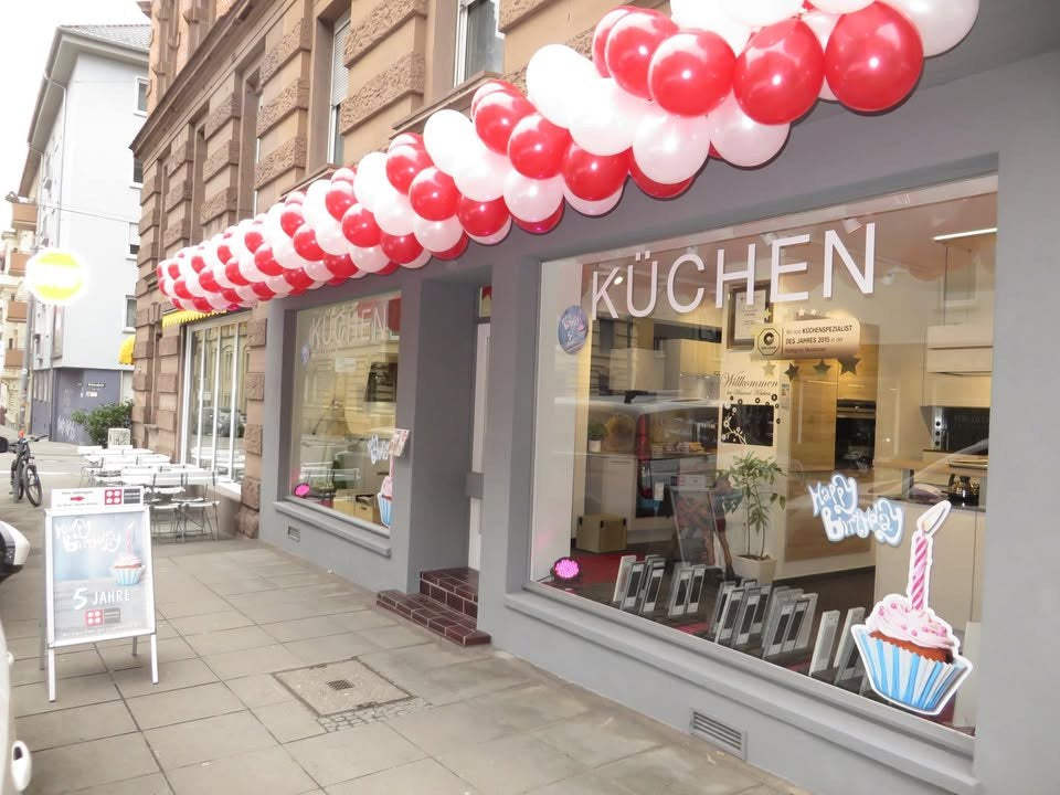 Westend Küchen – Ballondekoration von Party Deko World