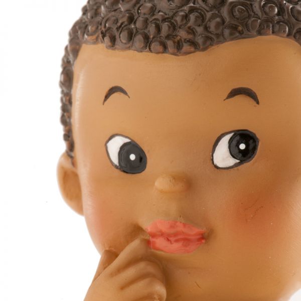 Tortenfigur Junge sitzend mit Ball 10cm