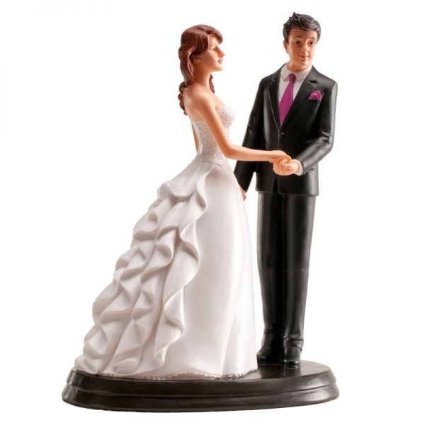 Paar romantisch gerafftes kleid